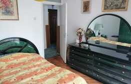 Apartament cu 3 camere, 3 balcoane si 2 bai in Piata Cipariu!