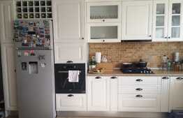 Apartament de 3 camere, 90mp, incalzire in pardoseala, balcon, parcare! Zona Avram Iancu!