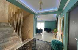 Casa de lux la cheie, 150 mp, 4 camere, 2 garaje, curte 250 mp, langa padure!