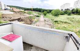 Garsoniera luminoasa, 24 mp + balcon, etaj intermediar, mobilata, zona Minerva