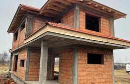 Casa individuala, 432 mp teren, terasa si gradina amenajata, Luna de Sus 