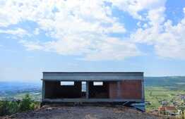 Casa individuala, 300 mp Sc, teren 1900 mp, 2 fronturi de 20 ml, zona strazii Oasului