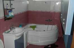 Apartament decomandat cu 2 camere, 60 mp, locatie accesibila