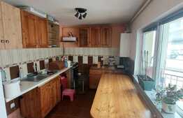 Apartament 3 camere, 64mp, zona Teilor