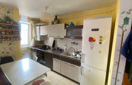 Apartament 2 camere, scara interioara, pod amenajat,parcare, zona Terra