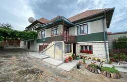 Casa Traditionala 325 MP Utili, 1388 MP Teren, Exterior Sud