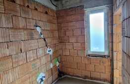 Apartament de 2 camere, 56 mp,terasa 40 mp,incalzire in pardoseala,zona centrala.