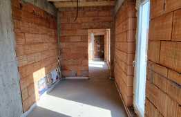 Apartament de 2 camere, 56 mp,terasa 40 mp,incalzire in pardoseala,zona centrala.