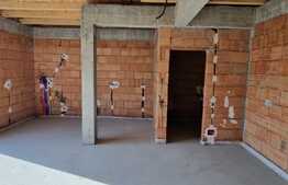 Apartament de 2 camere, 56 mp,terasa 40 mp,incalzire in pardoseala,zona centrala.