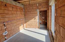 Apartament de 2 camere, 56 mp,terasa 40 mp,incalzire in pardoseala,zona centrala.