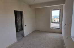 Apartament de 3 camere, 76 mp,terasa 20 mp,parcare,incalzire in pardoseala.