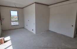 Apartament de 3 camere, 76 mp,terasa 20 mp,parcare,incalzire in pardoseala.