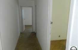 3 camere, 65 mp, balcon, zona strazii Albac!