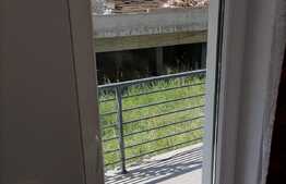 Apartament la prima inchiriere, cu doua terase, curte si loc de parcare, zona Tractorul