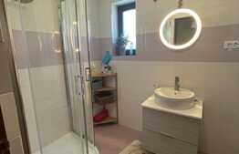 Duplex de vanzare, 150 mp , garaj, mobilat si utilat , teren 300 mp  , zona Florilor 