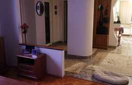 Apartament cu 4 camere, decomandat, etaj intermediar, zona Minerva 