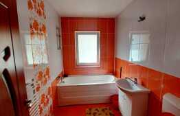 Apartament 2 camere, decomandat, parcare, zona centrala Floresti!