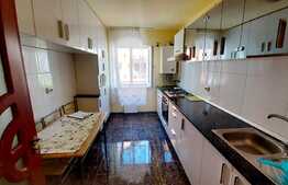 Apartament 2 camere, decomandat, parcare, zona centrala Floresti!