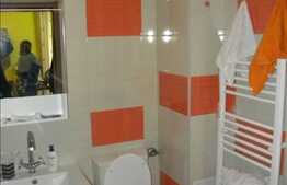 De vanzare apartament 3 camere, decomandat cu terasa de 20 mp