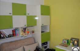 De vanzare apartament 3 camere, decomandat cu terasa de 20 mp