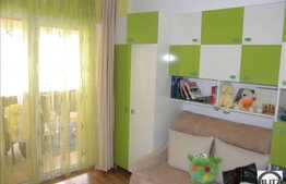 De vanzare apartament 3 camere, decomandat cu terasa de 20 mp