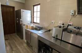 Restaurant si pensiune, 800 mp teren, 20 parcari, Floresti!