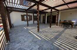 Restaurant si pensiune, 800 mp teren, 20 parcari, Floresti!