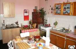 Vanzare apartament cu 3 camere + terasa 10 mp + cota parte pod