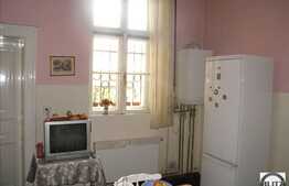 Vanzare apartament cu 3 camere + terasa 10 mp + cota parte pod