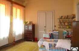 Vanzare apartament cu 3 camere + terasa 10 mp + cota parte pod