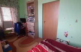 Apartament cu 2 camere, balcon inchis, etaj intermediar, zona Centrala