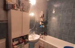 Apartament cu 2 camere, balcon inchis, etaj intermediar, zona Centrala