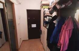 Apartament cu 2 camere, balcon inchis, etaj intermediar, zona Centrala