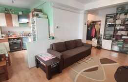Apartament cu 2 camere, balcon inchis, etaj intermediar, zona Centrala