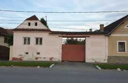 Casă Săseasca, 5 camere, teren de 2500 mp, în Centrul Prejmerului!