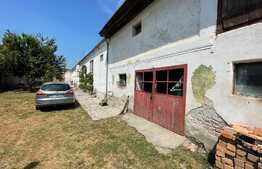 Casă Săseasca, 5 camere, teren de 2500 mp, în Centrul Prejmerului!