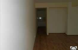 Apartament cu 1 camera, 40 mp, etajul 1, zona Porii! Cu parcare!
