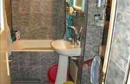 Vanzare apartament 3 camere, 54 mp utili, zona Mehedinti, cu boxa