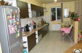 Vanzare 2 camere, 58 mp plus 15 mp balcon, zona Florilor