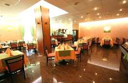 Bistro la cheie, cu terasa, 215 mp, in cladire office, Centru