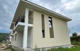 Duplex de vanzare, 115 mp,  200 teren,  pozitionare sudica, zona de case Gilau 