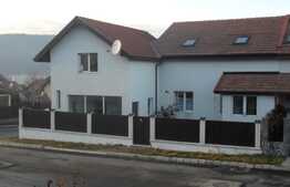 Duplex in cartierul Bunloc de 365 mp, teren 446 mp
