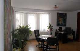 Duplex in cartierul Bunloc de 365 mp, teren 446 mp