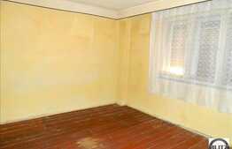 De vanzare 1 camera in zona strazii Bucuresti, cu parcare