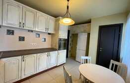 Apartament de 4 camere, decomandat, 125 mp, parcare, zona Vivo