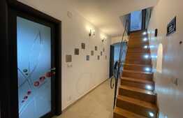 Apartament de 4 camere, decomandat, 125 mp, parcare, zona Vivo