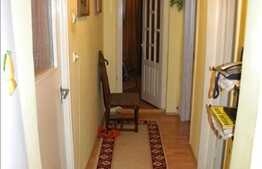 De vanzare apartament 3 camere, 54 mp utili, in zona Nora