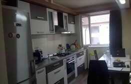 Vanzare mansarda inalta cu 1 camera, 45 mp, balcon, zona Florilor! Parcare!