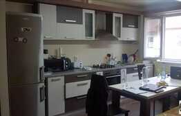 Vanzare mansarda inalta cu 1 camera, 45 mp, balcon, zona Florilor! Parcare!