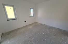 Apartament 3 camere, gradina, semifinisat, parcare! Zona strazii Fagului!